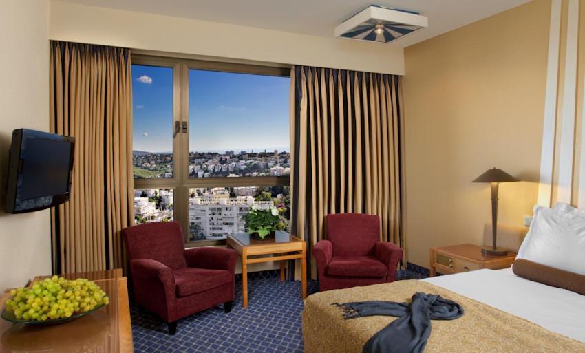Dan Panorama Haifa Hotel Dış mekan fotoğraf A room at the Dan Hotel