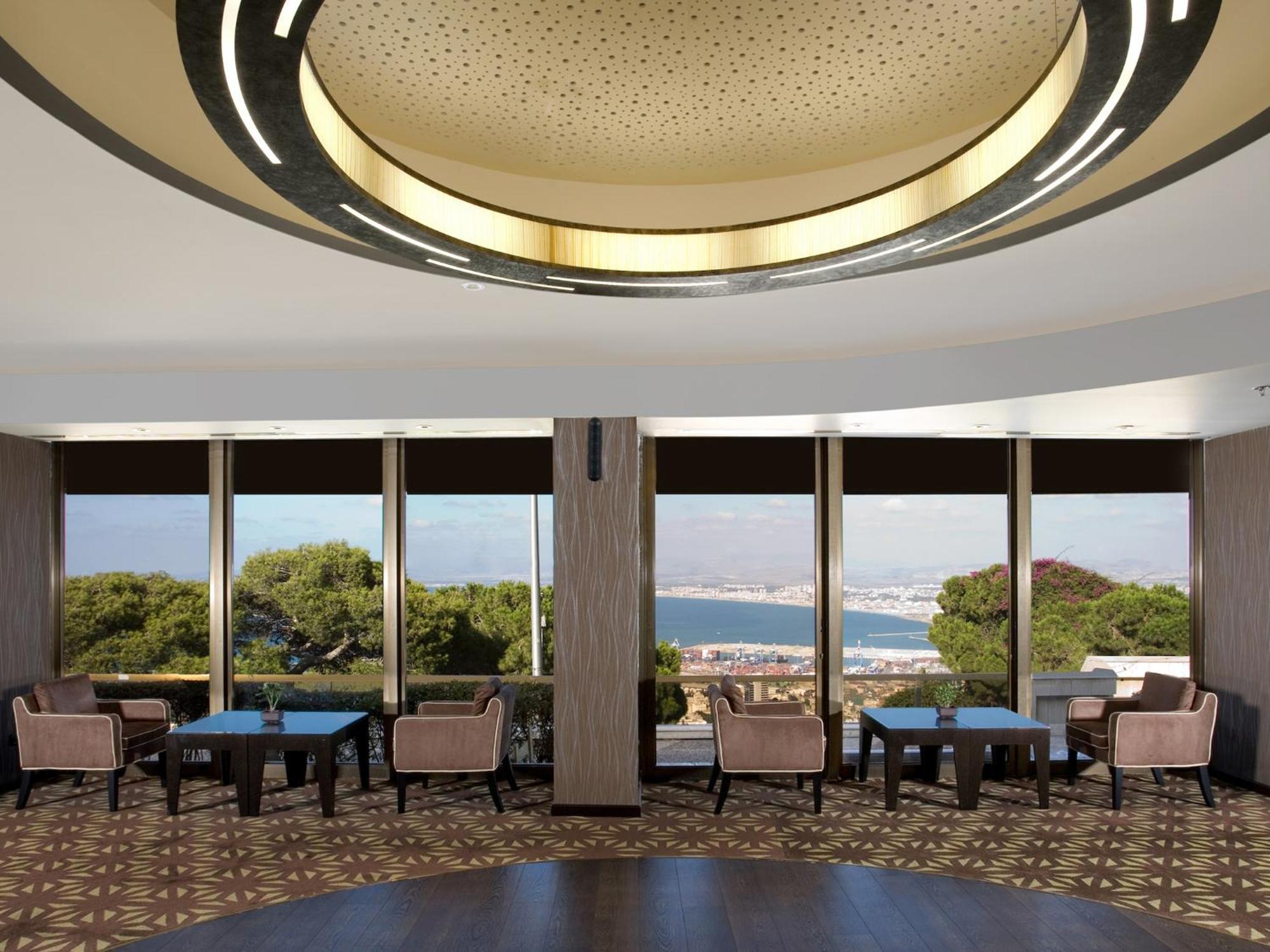 Dan Panorama Haifa Hotel Dış mekan fotoğraf The Club at Larnaca International Airport