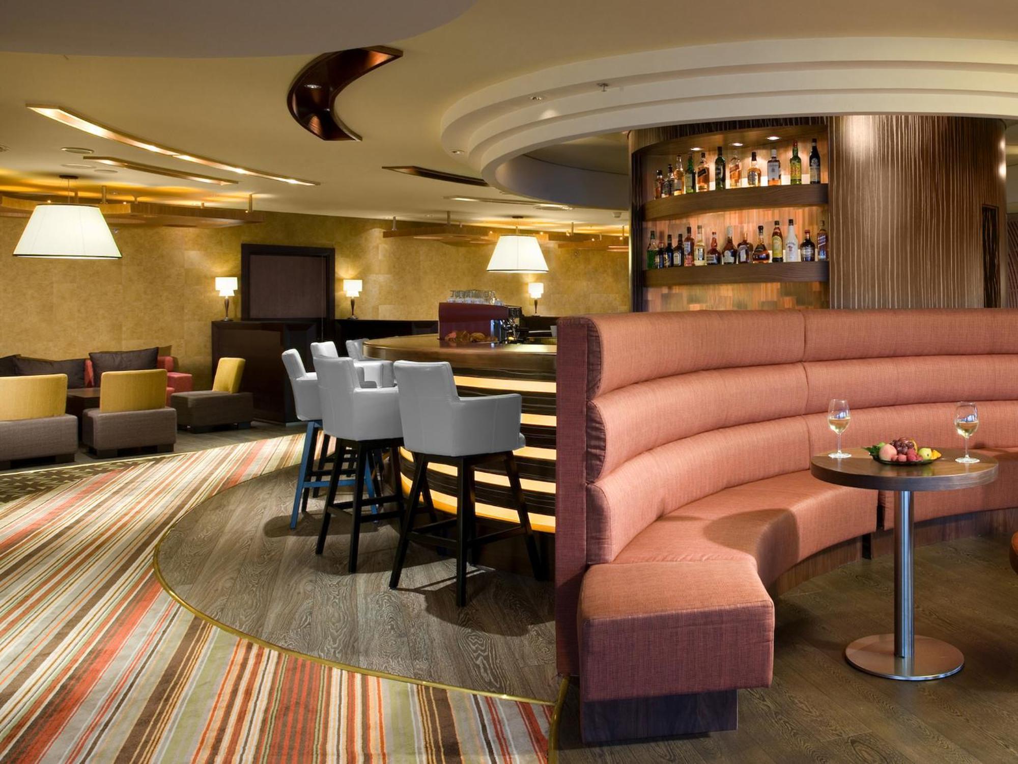 Dan Panorama Haifa Hotel Dış mekan fotoğraf The bar at the lounge